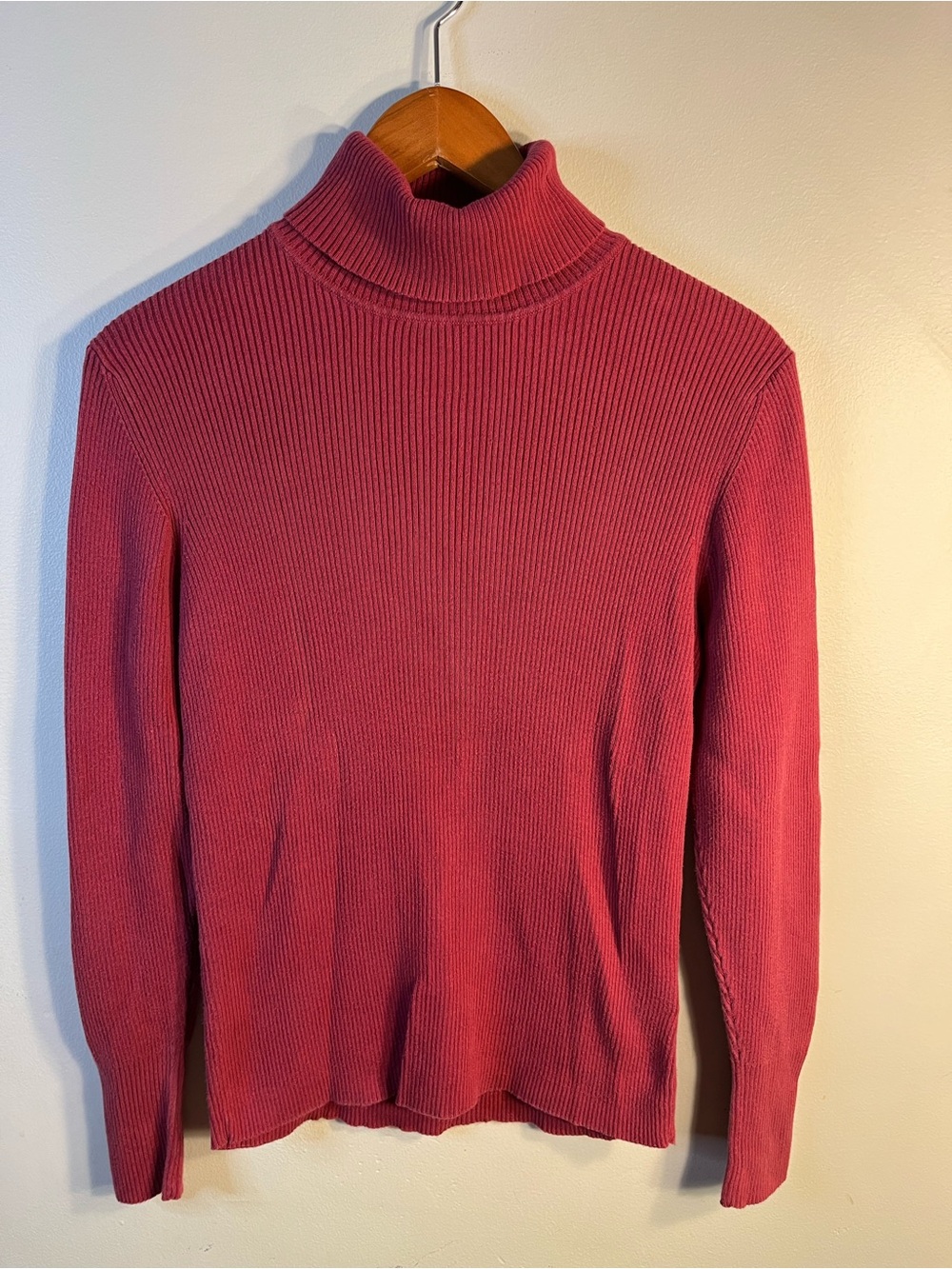 Old Navy Ribbed Turtleneck Sweater in Raspberry Women’s Size Large